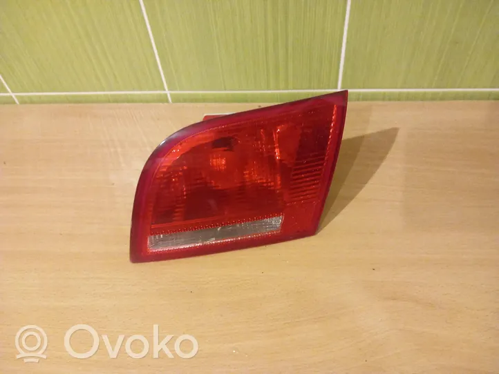 Audi A3 S3 8P Lampy tylnej klapy bagażnika 8P4945094B