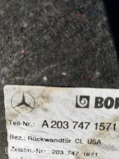 Mercedes-Benz C W203 Apatinė apdaila A2037471571