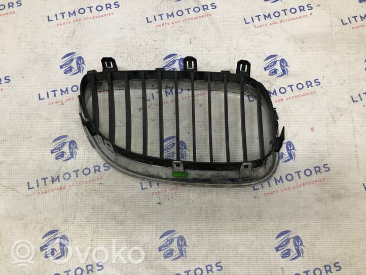 BMW 5 E60 E61 Grotelės priekinės 7027065