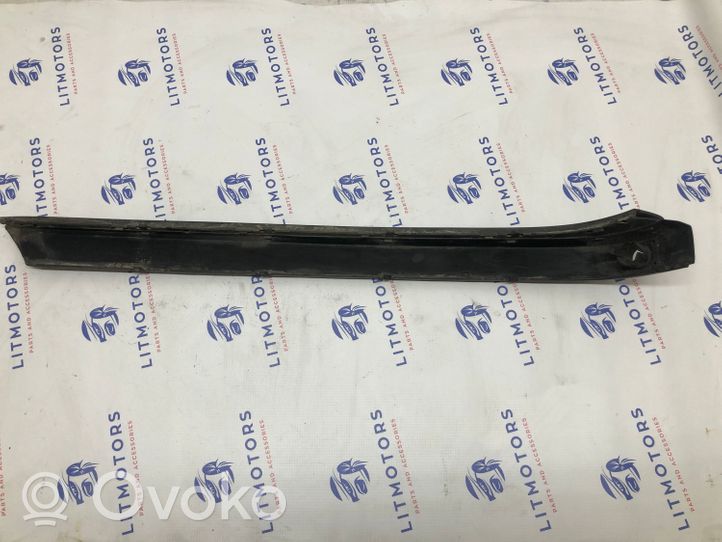 BMW 7 E38 Modanatura separatore del paraurti anteriore 8125412