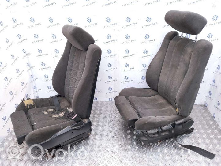 BMW 5 E34 Sėdynių komplektas 52108110195
