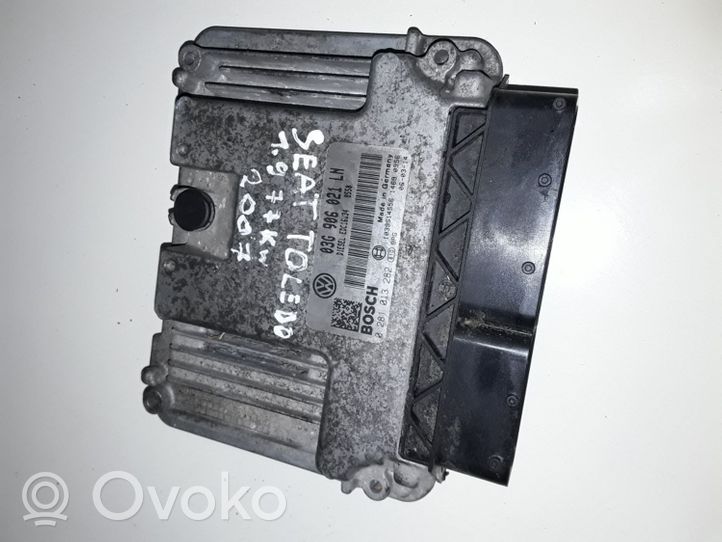 Seat Toledo III (5P) Calculateur moteur ECU 03G906021LN