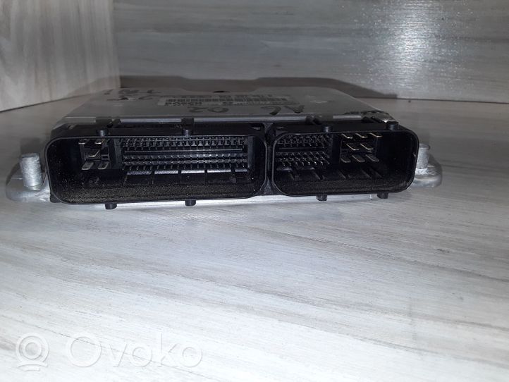 Audi A6 S6 C5 4B Variklio valdymo blokas 0281011136