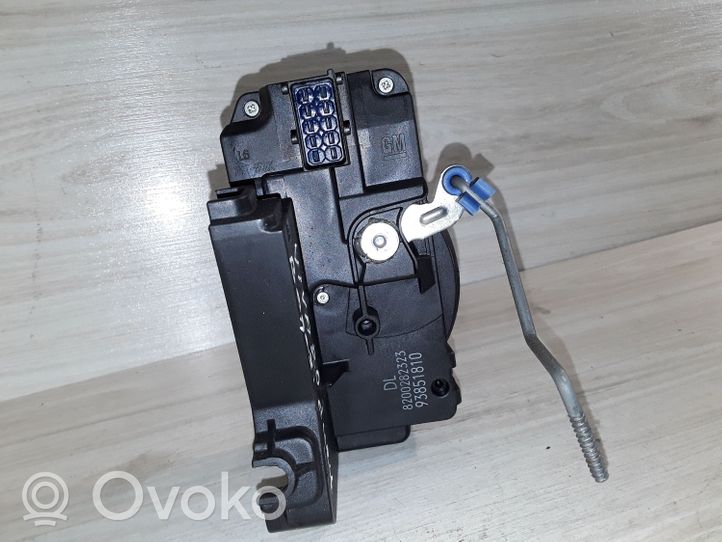 Opel Vivaro Loading door lock 93851810