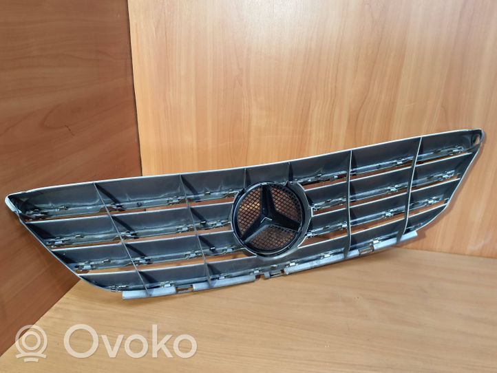 Mercedes-Benz B W245 Griglia superiore del radiatore paraurti anteriore A1698800783