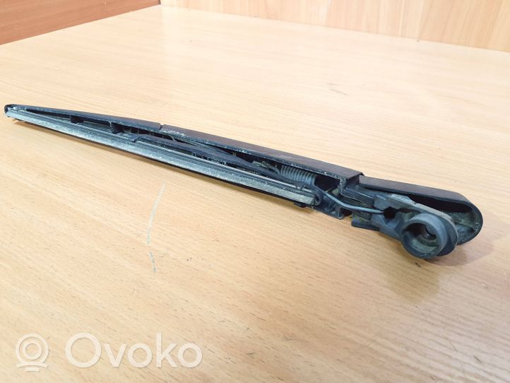 Renault Captur Rear wiper blade arm 