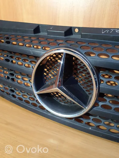 Mercedes-Benz Vito Viano W639 Maskownica / Grill / Atrapa górna chłodnicy A6398800185