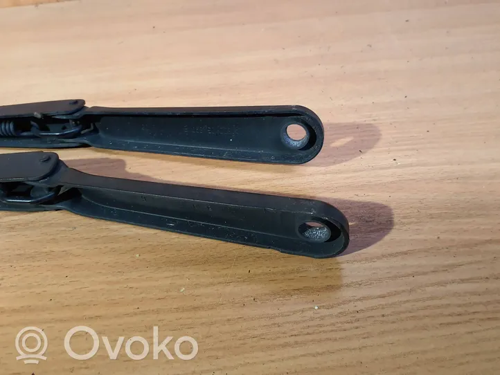 Renault Trafic II (X83) Front wiper blade arm 8200696499