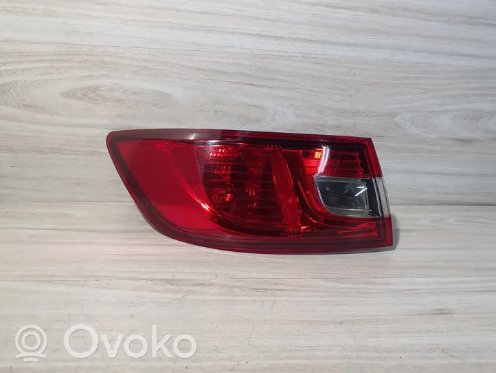 Renault Clio IV Luz trasera/de freno 265554091R