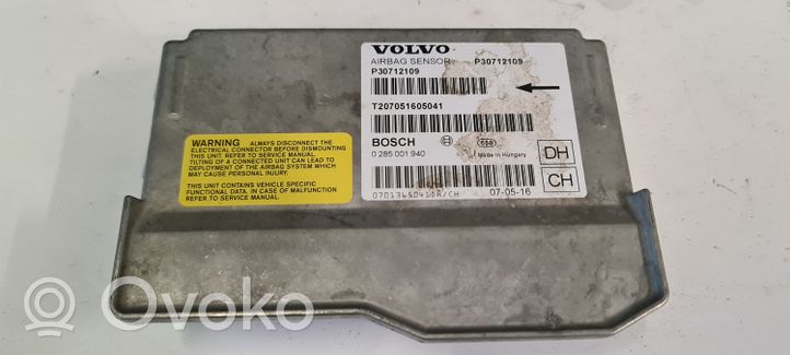 Volvo XC70 Oro pagalvių valdymo blokas P30712109