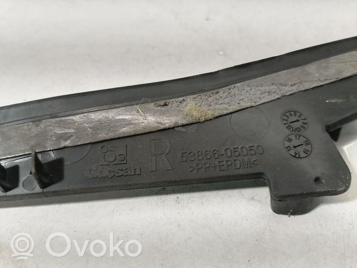 Toyota Avensis T270 Windshield trim 5386605050