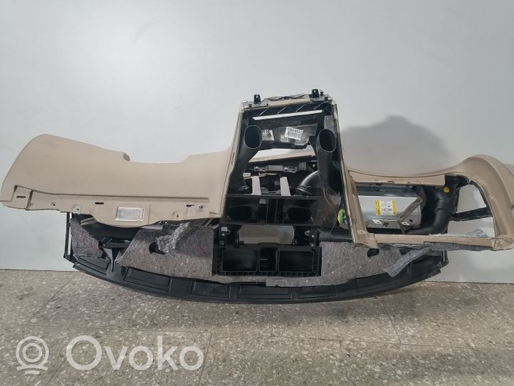 Volvo V70 Panelė 8686538