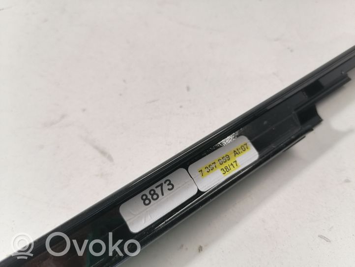 BMW 7 G11 G12 Moulures des vitres de la porte avant 7397859