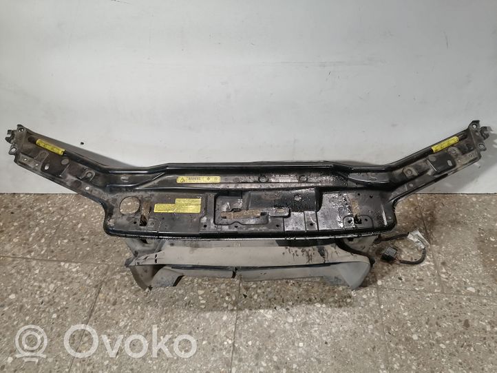 Volvo V70 Jäähdyttimen kehyksen suojapaneeli 30734536