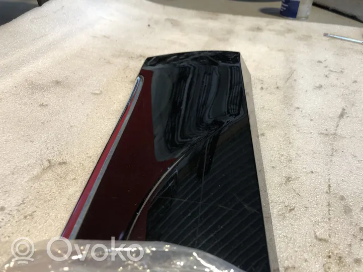 Audi Q5 SQ5 Takaoven lista (muoto) 8R0853969