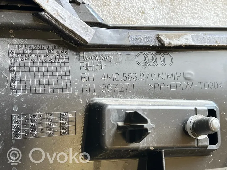 Audi Q7 4M Apdaila galinių durų (moldingas) 4M0583970N