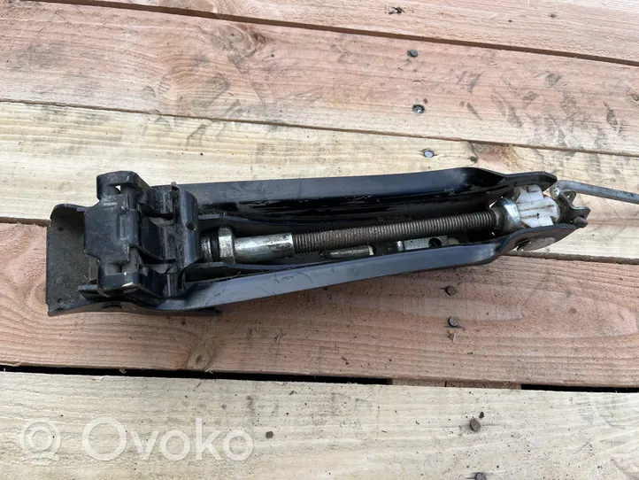 Volkswagen Golf VI Lift Jack 1K0011031F