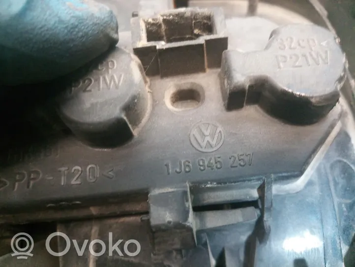 Volkswagen Golf V Lampa tylna 1J6945257