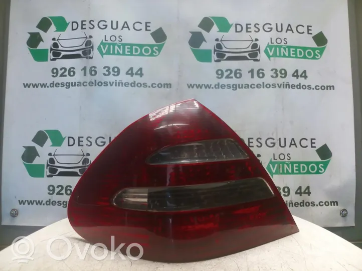 Mercedes-Benz E W211 Lampa tylna A2118200364