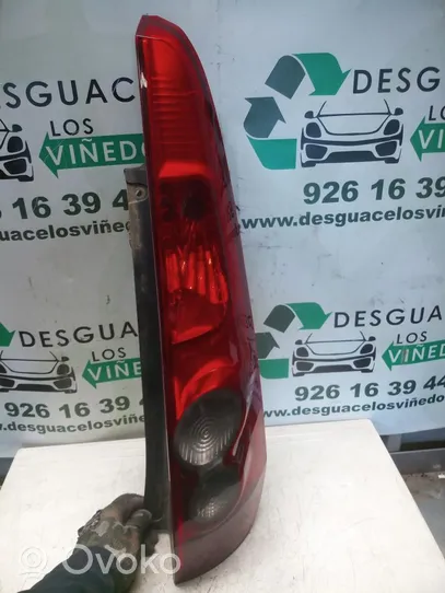 Ford Fiesta Luz trasera/de freno 6S6113404A