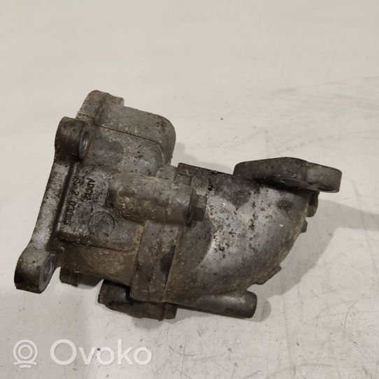 Nissan X-Trail T30 Boîtier de thermostat 038115