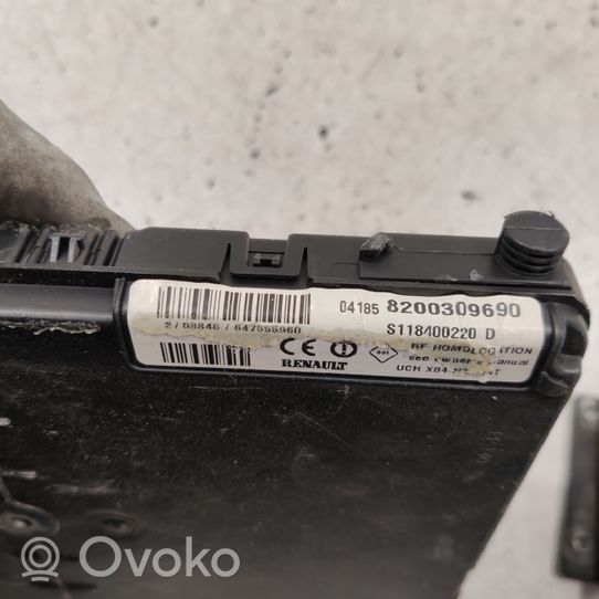 Renault Megane II Komputer / Sterownik ECU i komplet kluczy 8200334419