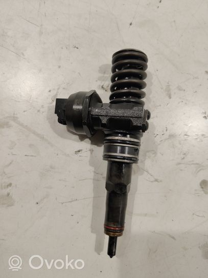 Volkswagen Golf IV Injecteur de carburant 038130073AJ