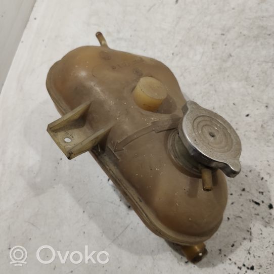 BMW 5 E28 Serbatoio di compensazione del liquido refrigerante/vaschetta 11782531