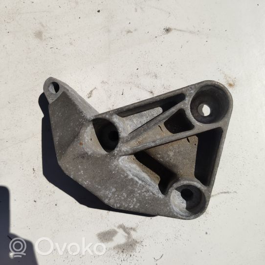 Renault Megane II Engine mounting bracket 8200108112