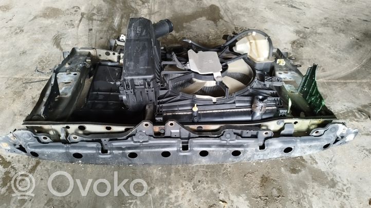 Toyota iQ Radiatorių panelė (televizorius) 