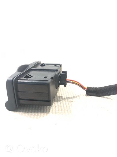 Renault Clio III Câble adaptateur AUX 280230001R