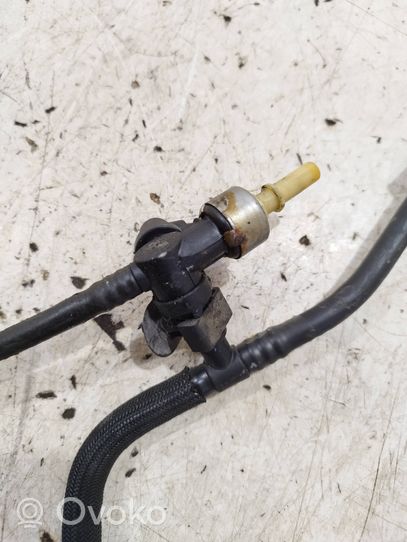 Ford Focus Fuel line pipe 