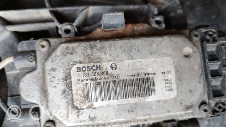 Volvo C30 Jäähdyttimen kehyksen suojapaneeli 0130307073