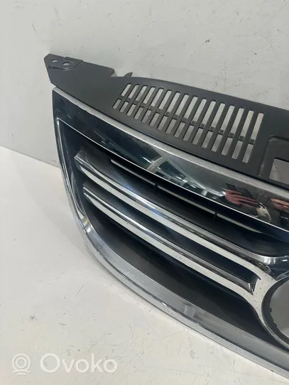 Volkswagen Tiguan Grille calandre supérieure de pare-chocs avant 5n0853651a