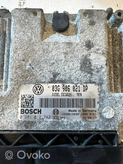Volkswagen PASSAT B6 Moottorin ohjainlaite/moduuli 03G906021DP