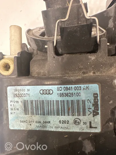 Audi A4 S4 B5 8D Lampa przednia 8D0941003AK