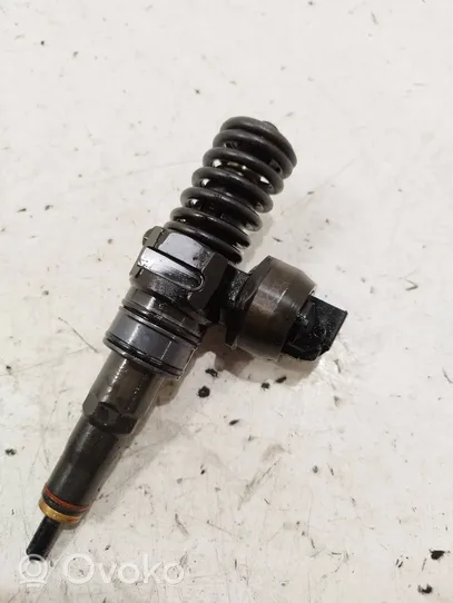 Volkswagen Golf V Injecteur de carburant 038130073bn