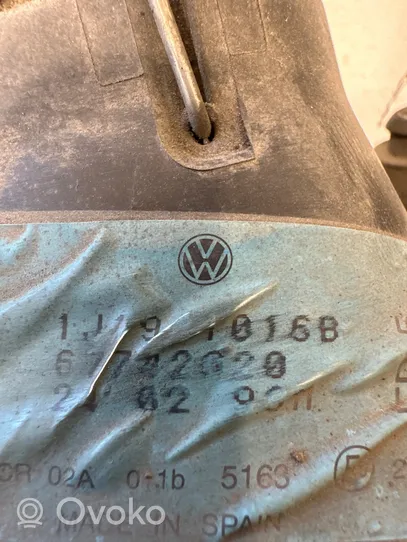 Volkswagen Golf IV Lampa przednia 67742g20