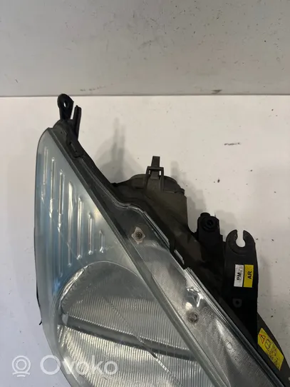 Ford Focus Lampa przednia XS4113005