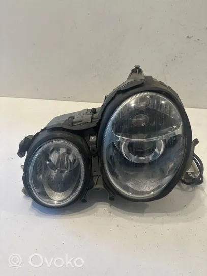 Mercedes-Benz E W210 Lampa przednia 