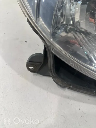 Toyota Yaris Verso Lampa przednia 