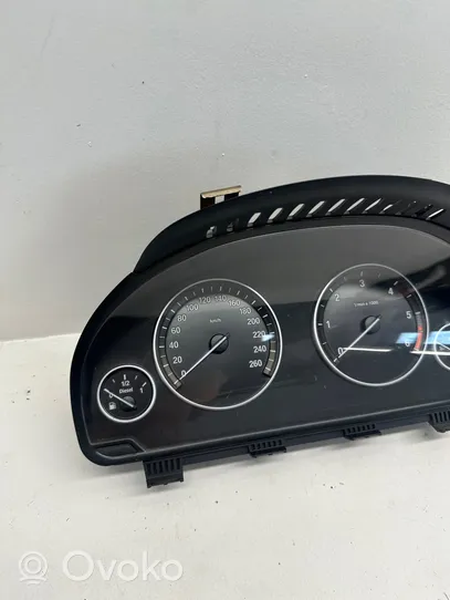 BMW 5 F10 F11 Spidometrs (instrumentu panelī) 81909F0001