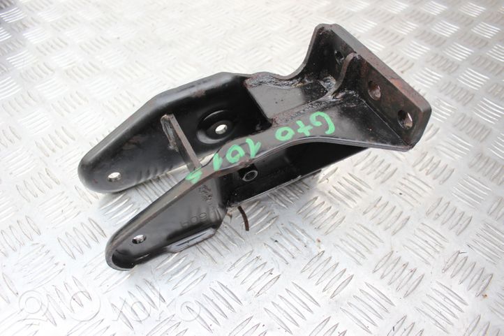 Mitsubishi 3000 GT Engine mounting bracket 