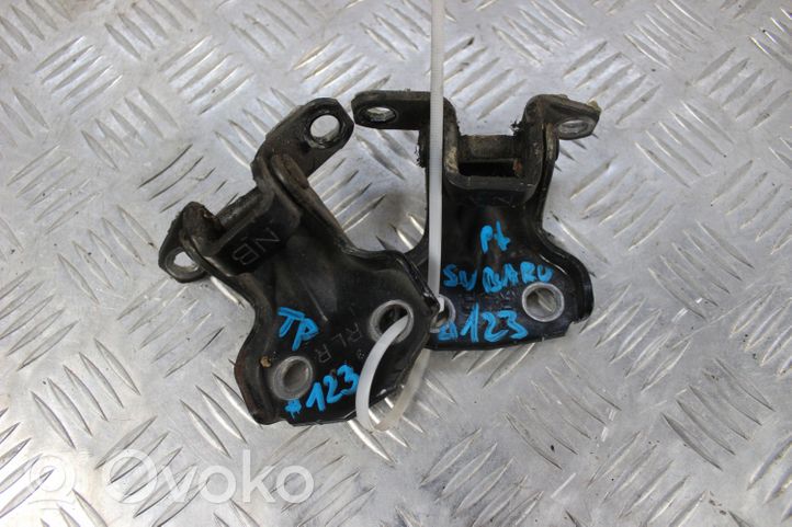 Subaru Impreza II Set di cerniere portiera posteriore 