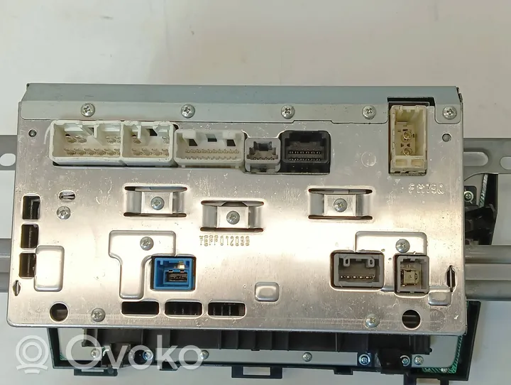 Toyota Prius (XW30) Panel / Radioodtwarzacz CD/DVD/GPS 8611360V840