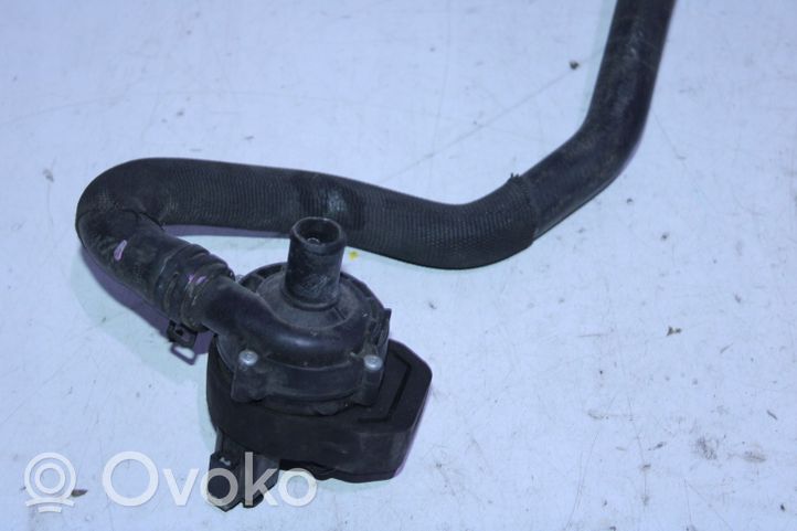 Mercedes-Benz GLE (W166 - C292) Pompe à eau de liquide de refroidissement A0525453826