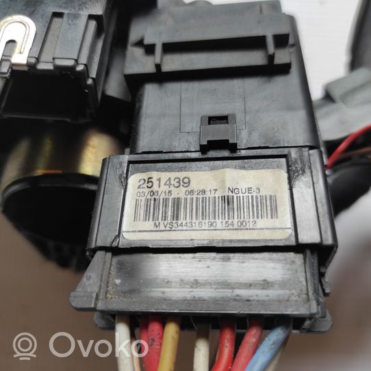 Renault Kangoo I Interruptor/palanca de limpiador de luz de giro 8200090337