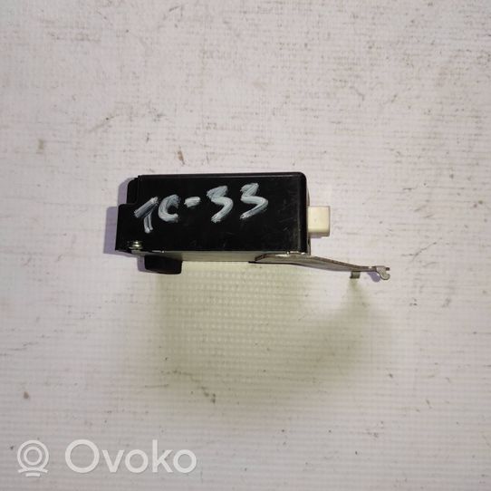 Toyota Camry Oven keskuslukituksen ohjausyksikön moduuli 8974106020