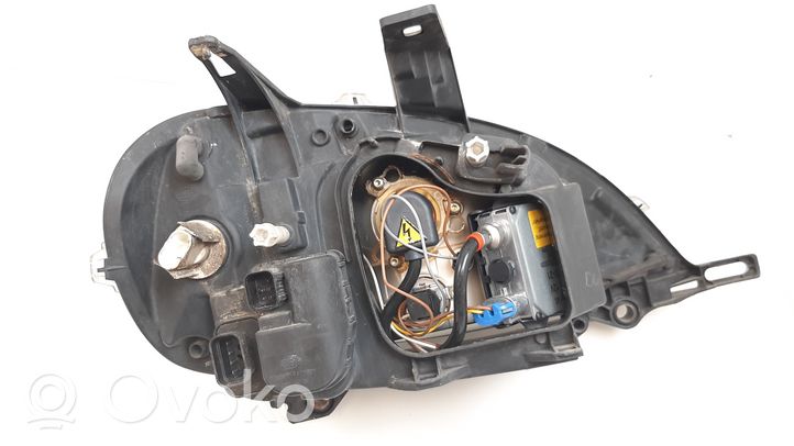 Mercedes-Benz ML W163 Lampa przednia 96401700