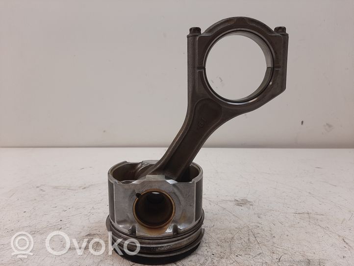 Subaru Legacy Piston avec bielle 